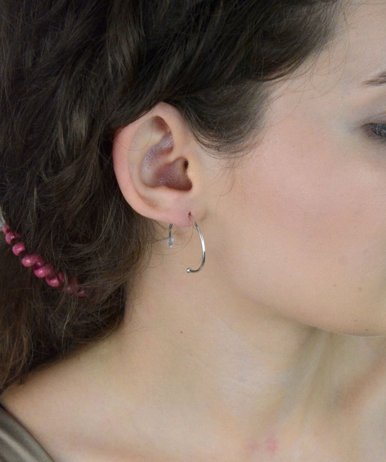 Kolczyki półkoła DIA-KLC-8518-925 – srebro próby 925, długość 2,7 cm, szerokość 1 mm, waga 2,05 g. Idealna baza na charmsy i zawieszki. Zapięcie na sztyft. Stwórz własny styl!11.jpg