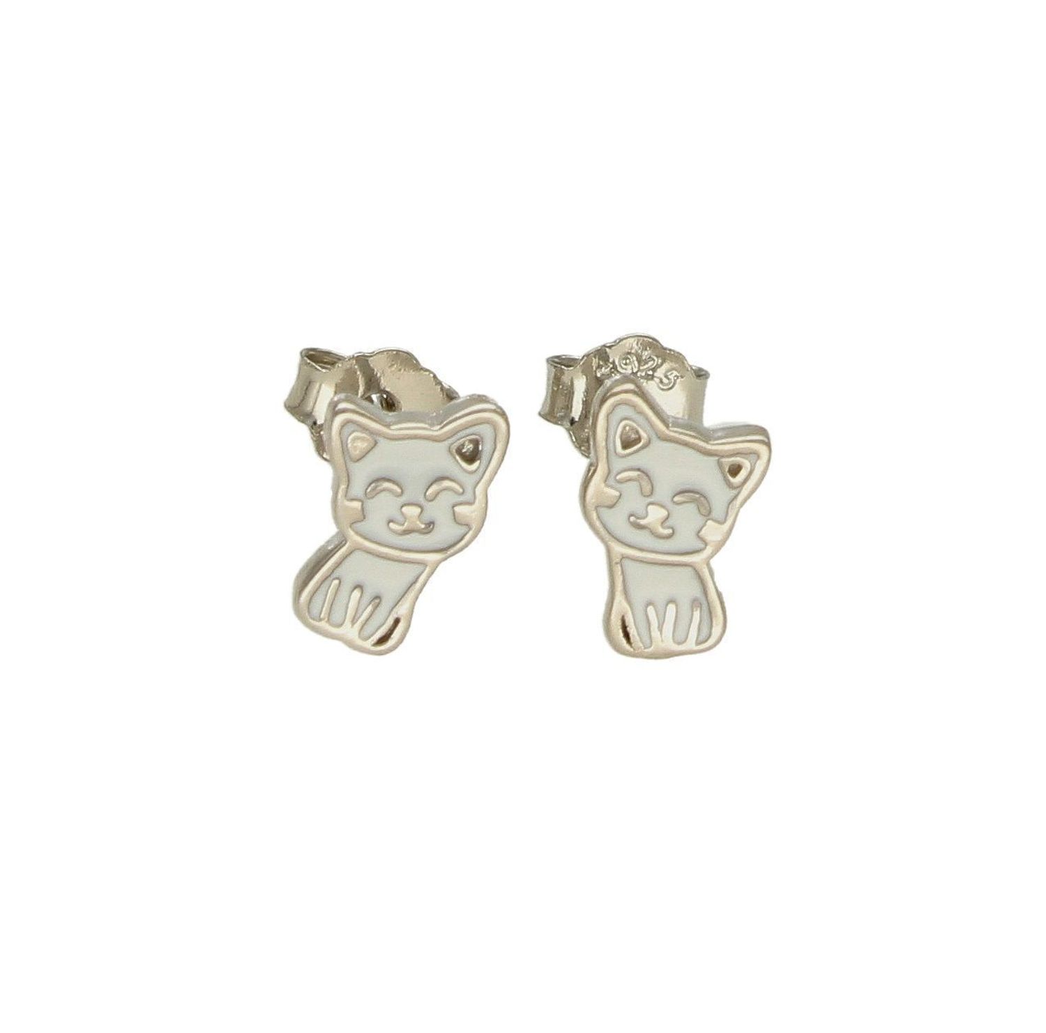 Srebrne kolczyki dziecięce urocze kotki DIA-KLC-8539-925. Te małe kolczyki dzięki klasycznemu zapięciu na sztyft i praktycznemu wzorowi będą idealną biżuterią dla małej miłośniczki bajek i świecidełek.jpg