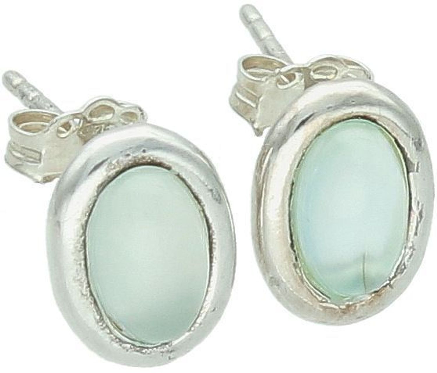 Subtelne kolczyki srebrne próby 925 w kształcie owalu, ozdobione masą perłową. Model DIA-KLC-8611-925 z wygodnym zapięciem na sztyft. Elegancka biżuteria na każdą okazję. Waga 1,36 g, wielkość 1.jpg