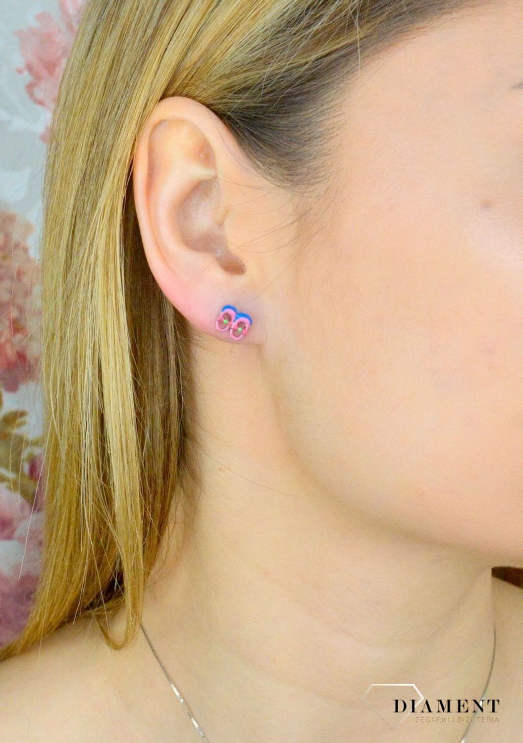 Kolczyki dziecięce  Kolorowe balerinki  DIA-KLC-8681-925 .Srebrne kolczyki zapinane na ponadczasowe zapięcie typu sztyft, zostały wykonane z najwyższej jakości srebra próby 925. Idealny pomysł na prezent.jpg