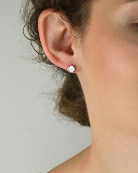 Delikatne kolczyki srebrne 925 w kształcie koniczynek. Model DIA-KLC-8704-925 – zapięcie na sztyft, wielkość 7 mm. Symbol szczęścia na każdy dzień (3).JPG