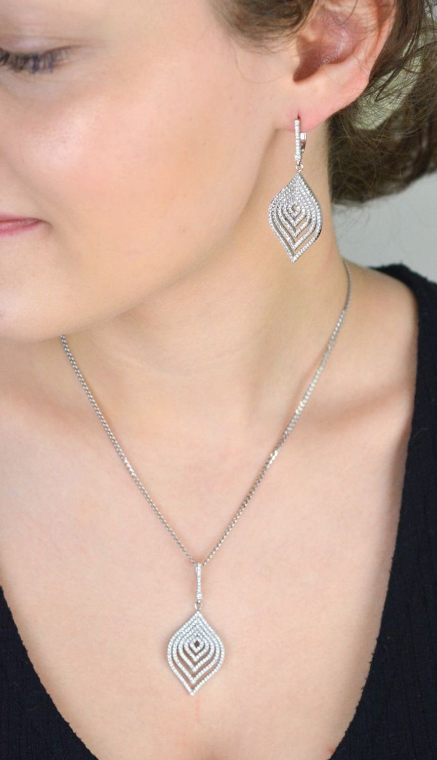 Kolczyki damskie wiszące srebrne próba 925, zdobione cyrkoniami Lśnienie DIA-KLC-8779-925.jpg