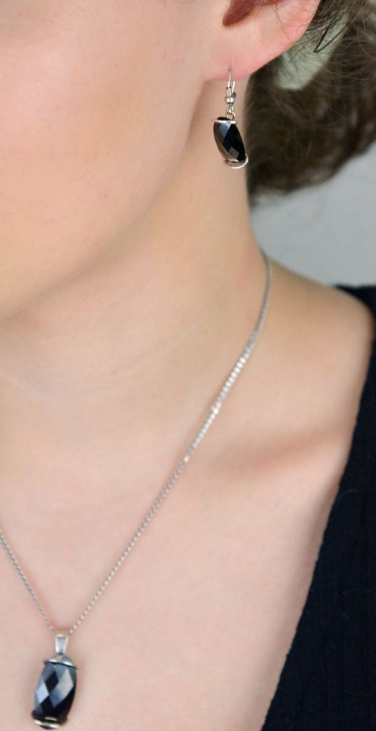 Kolczyki srebrne próba 925, wiszące prostokątny czarny kryształ DIA-KLC-8796-925.jpg