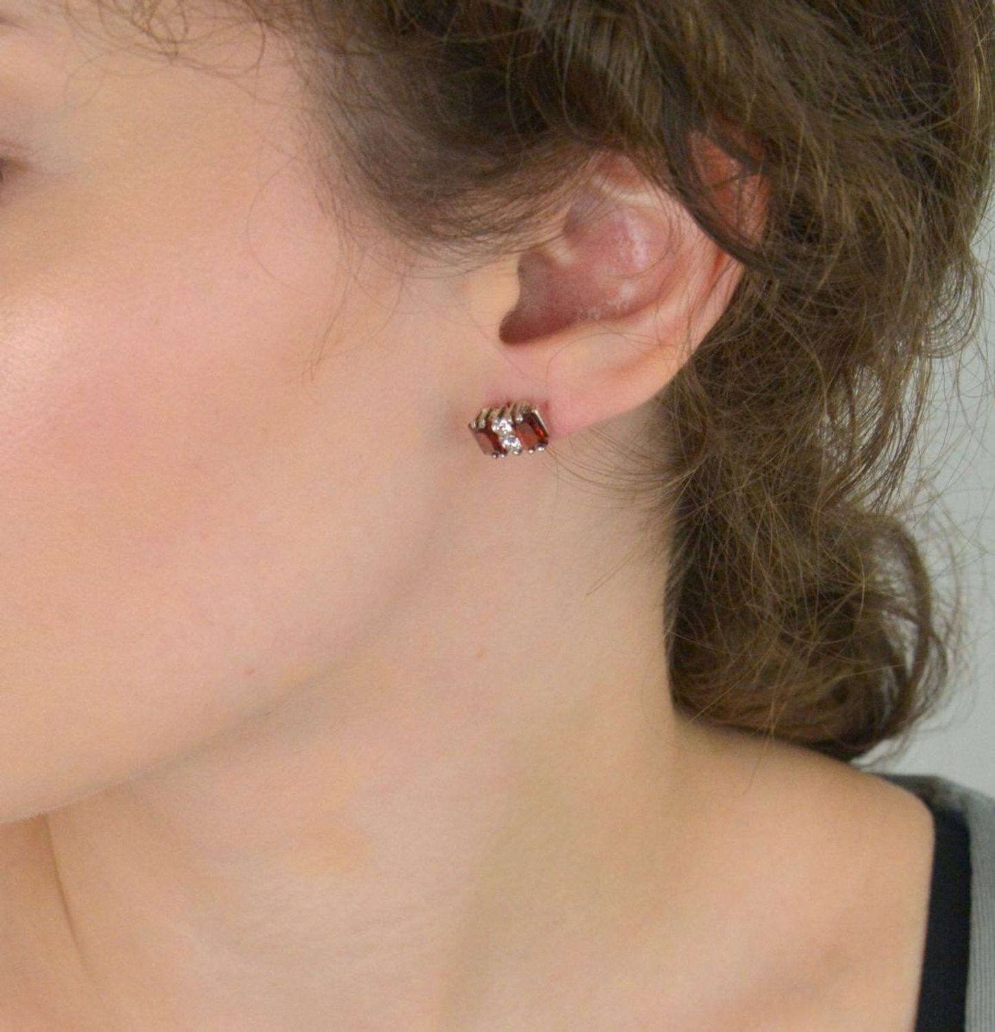 Srebrne kolczyki z czerwonymi i białymi cyrkoniami DIA-KLC-8807-925.jpg