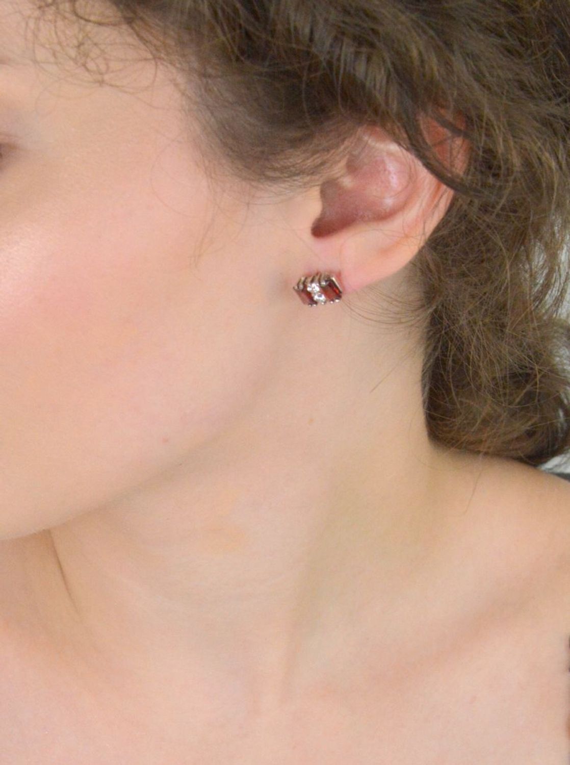 Srebrne kolczyki z czerwonymi i białymi cyrkoniami DIA-KLC-8807-925.jpg