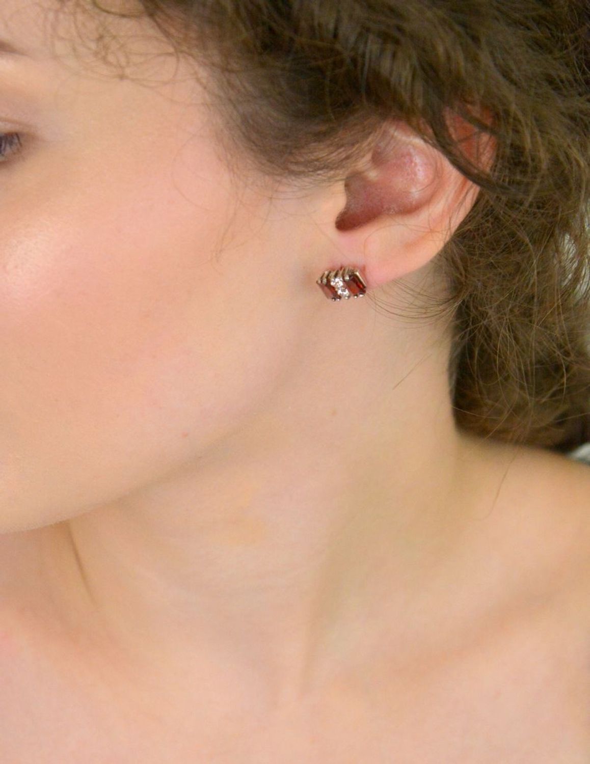 Srebrne kolczyki z czerwonymi i białymi cyrkoniami DIA-KLC-8807-925.jpg