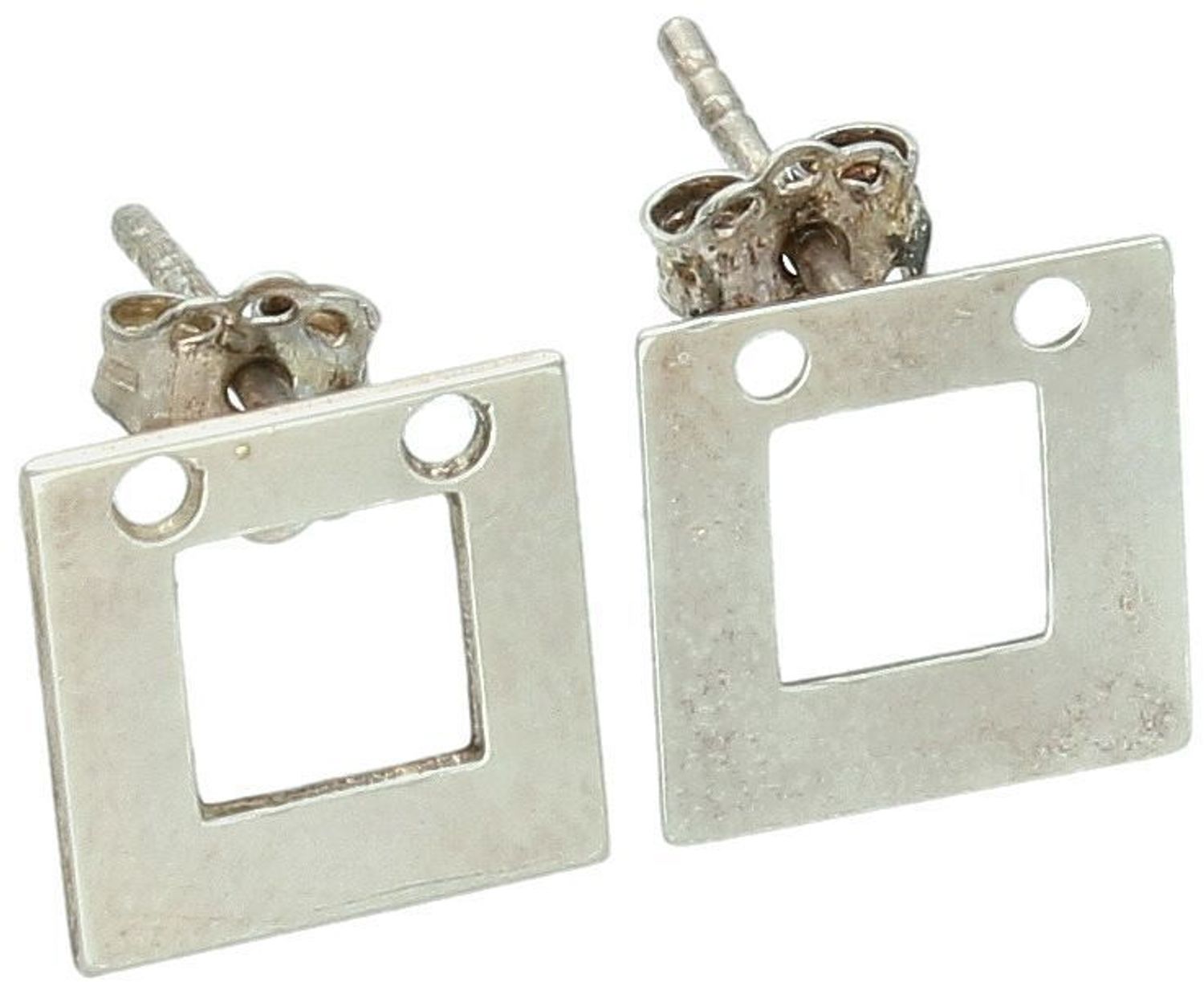 Kolczyki srebrne 925 DIA-KLC-8809-925 w kształcie kwadratów o wielkości 1 cm. Zapięcie na sztyft. Nowoczesna forma i ponadczasowa elegancja w jednym.1.jpg