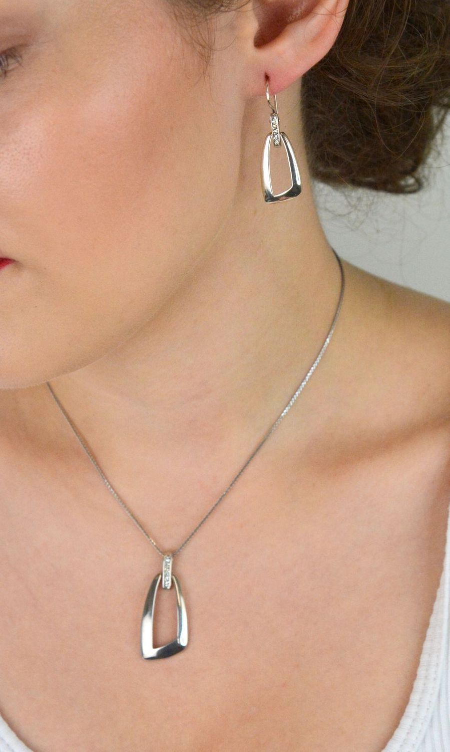 Kolczyki wiszące próba 925, DIA-KLC-8819-925 Srebrne kolczyki zostały wykonane z najwyższej jakości srebra próby 925. Idealny prezent dla każdej kobiety.1.jpg