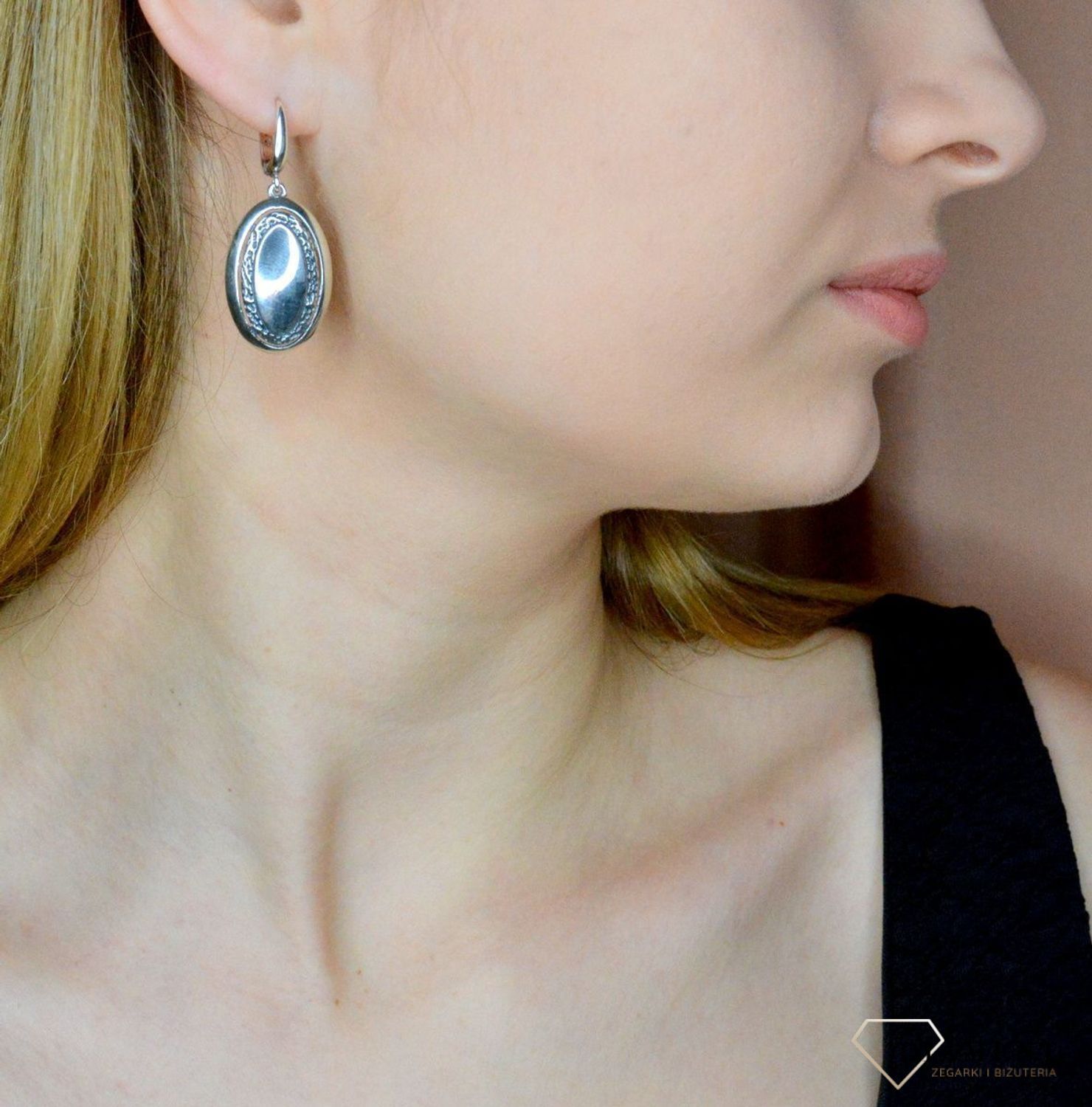 Srebrne kolczyki oksydowane owalne wiszące z grawerowaniem DIA-KLC-8822-925.jpg