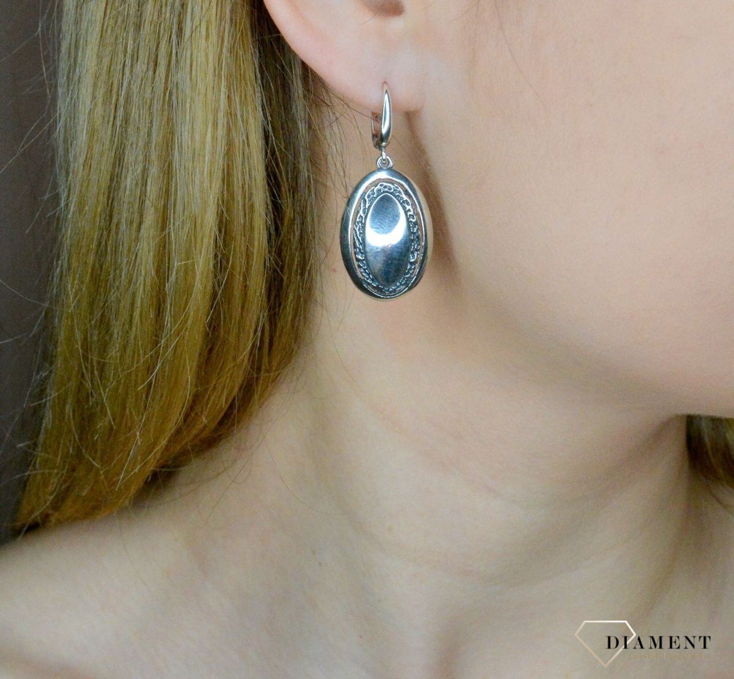 Srebrne kolczyki oksydowane owalne wiszące z grawerowaniem DIA-KLC-8822-925.jpg