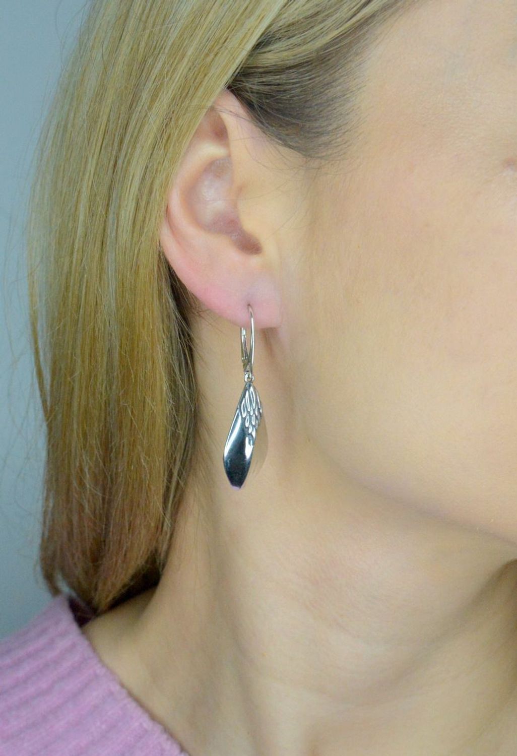 Kolczyki srebrne wiszące próba 925, DIA-KLC-8824A-925 Srebrne kolczyki zostały wykonane z najwyższej jakości srebra próby 925. Idealny prezent dla każdej kobiety. Srebrne kolczyki posiadają bardzo 1.webp