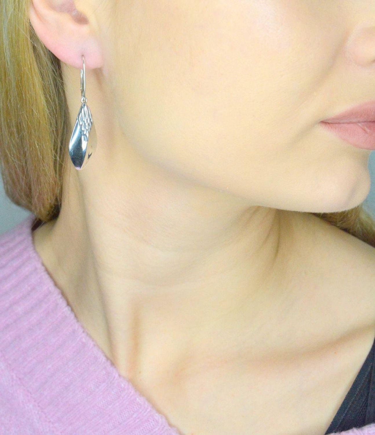 Kolczyki srebrne wiszące próba 925, DIA-KLC-8824A-925 Srebrne kolczyki zostały wykonane z najwyższej jakości srebra próby 925. Idealny prezent dla każdej kobiety. Srebrne kolczyki posiadają bardzo 1.webp