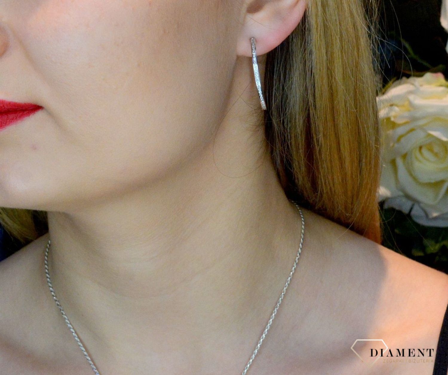 Srebrne kolczyki kółeczka z cyrkoniami DIA-KLC-8846-925. Srebrne kolczyki kółeczka z cyrkoniami. Kolczyki okrągłe świetnie się prezentują w blasku srebra. Srebro jest używane do dodatków, które sprawdza się do noszenia na co.jpg