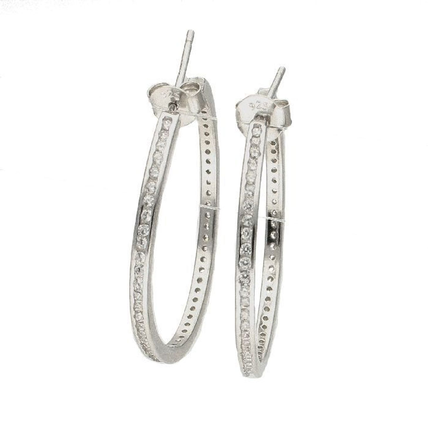 Srebrne kolczyki kółeczka z cyrkoniami DIA-KLC-8846-925. Srebrne kolczyki kółeczka z cyrkoniami. Kolczyki okrągłe świetnie się prezentują w blasku srebra. Srebro jest używane do dodatków, które sprawdza się do noszenia na co.jpg