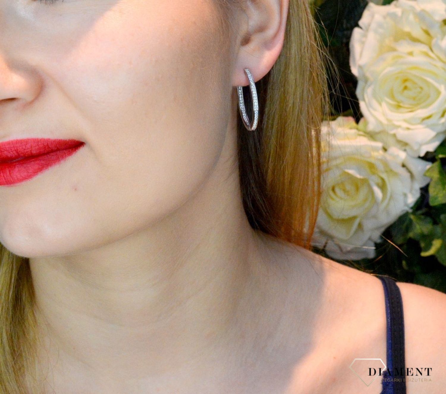 Srebrne kolczyki owalne z cyrkoniami DIA-KLC-8848-925. Srebrne kolczyki owalne z cyrkoniami. Kolczyki o owalnym kształcie świetnie się prezentują w blasku srebra. Do kolczyków warto dobrać także pasujący naszyjnik. Taki dodate.jpg