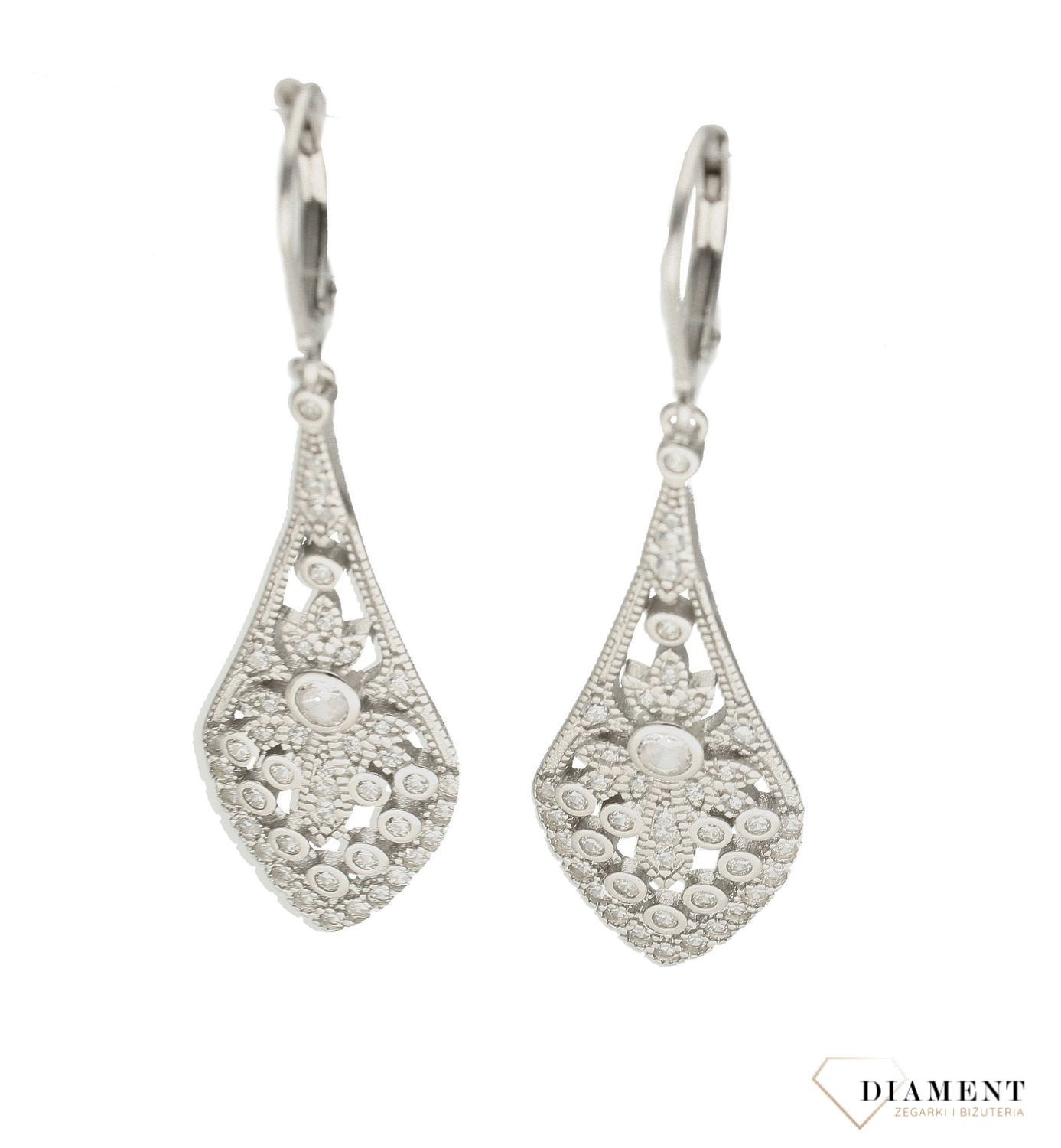 Srebrne kolczyki damskie wiszące Królewski błysk DIA-KLC-8964-925. Wytworne damskie srebrne wiszące kolczyki. Długie kolczyki. Kolczyki na wesele. Kolczyki z cyrkoniami. Błyszczace kolczyki..jpg