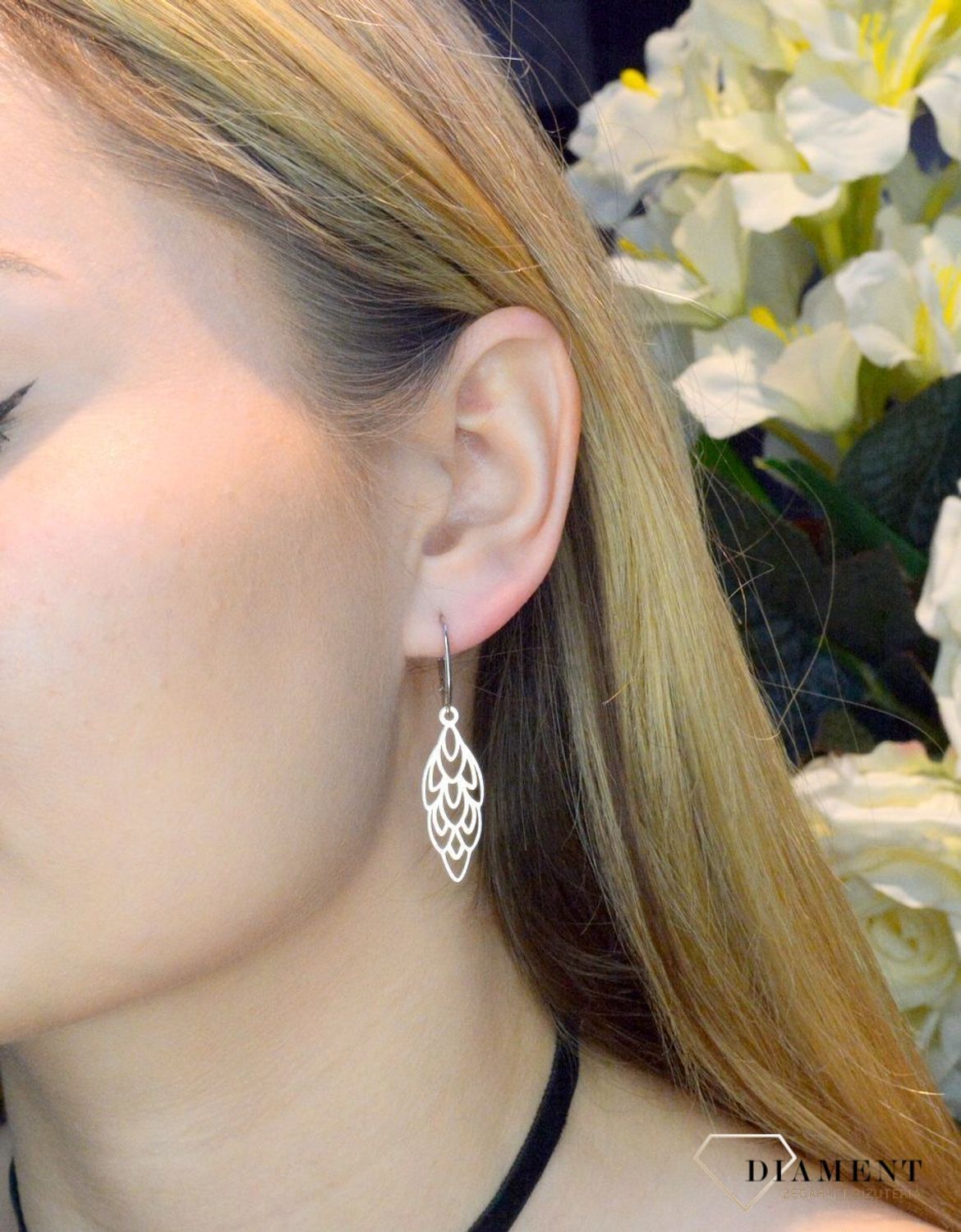 Srebrne damskie kolczyki wiszące listki DIA-KLC-8966-925. Kolczyki na prezent. Kolczyki na dzień mamy. Kolczyki liście. Modna biżuteria. Dla mamy. Kobieca biżuteria. Elegancka biżuteria na co dzień. koczyki ornamenty..jpg