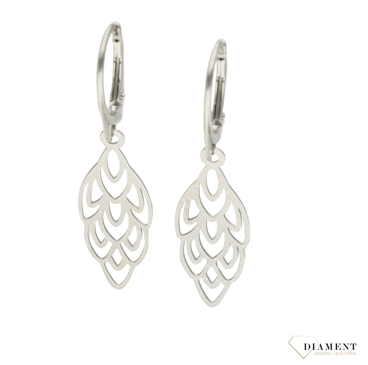 Srebrne damskie kolczyki wiszące listki DIA-KLC-8966-925. Kolczyki na prezent. Kolczyki na dzień mamy. Kolczyki liście. Modna biżuteria. Dla mamy. Kobieca biżuteria. Elegancka biżuteria na co dzień. koczyki ornamenty..jpg