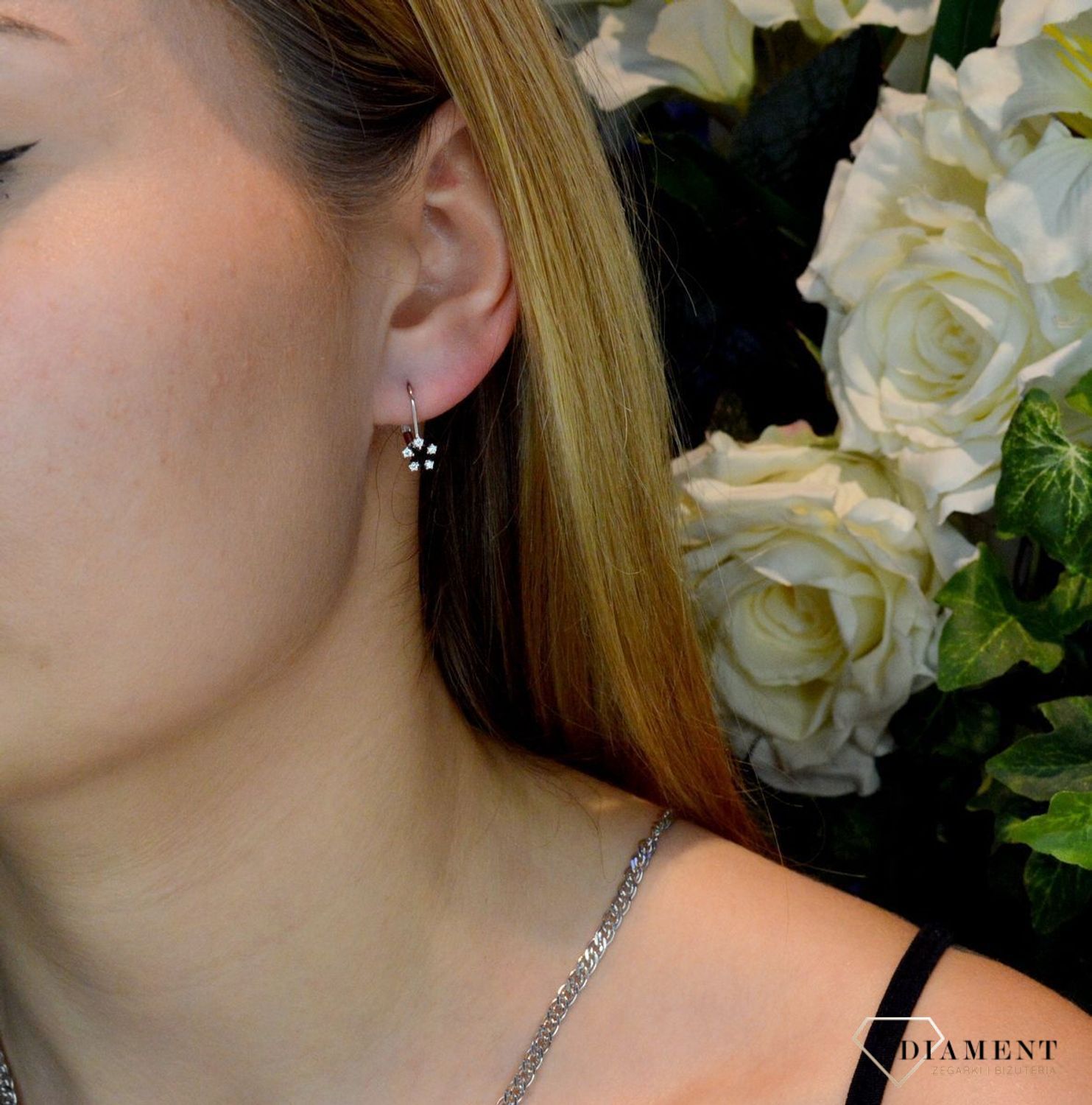 Srebrne kolczyki Czarne kwiatki 925 DIA-KLC-8970-925.  Dziecięce kolczyki. Delikatne kolczyki. Proste kolczyki damskie. Krótkie kolczyki zapięcie angielskie . Modna biżuteria..jpg