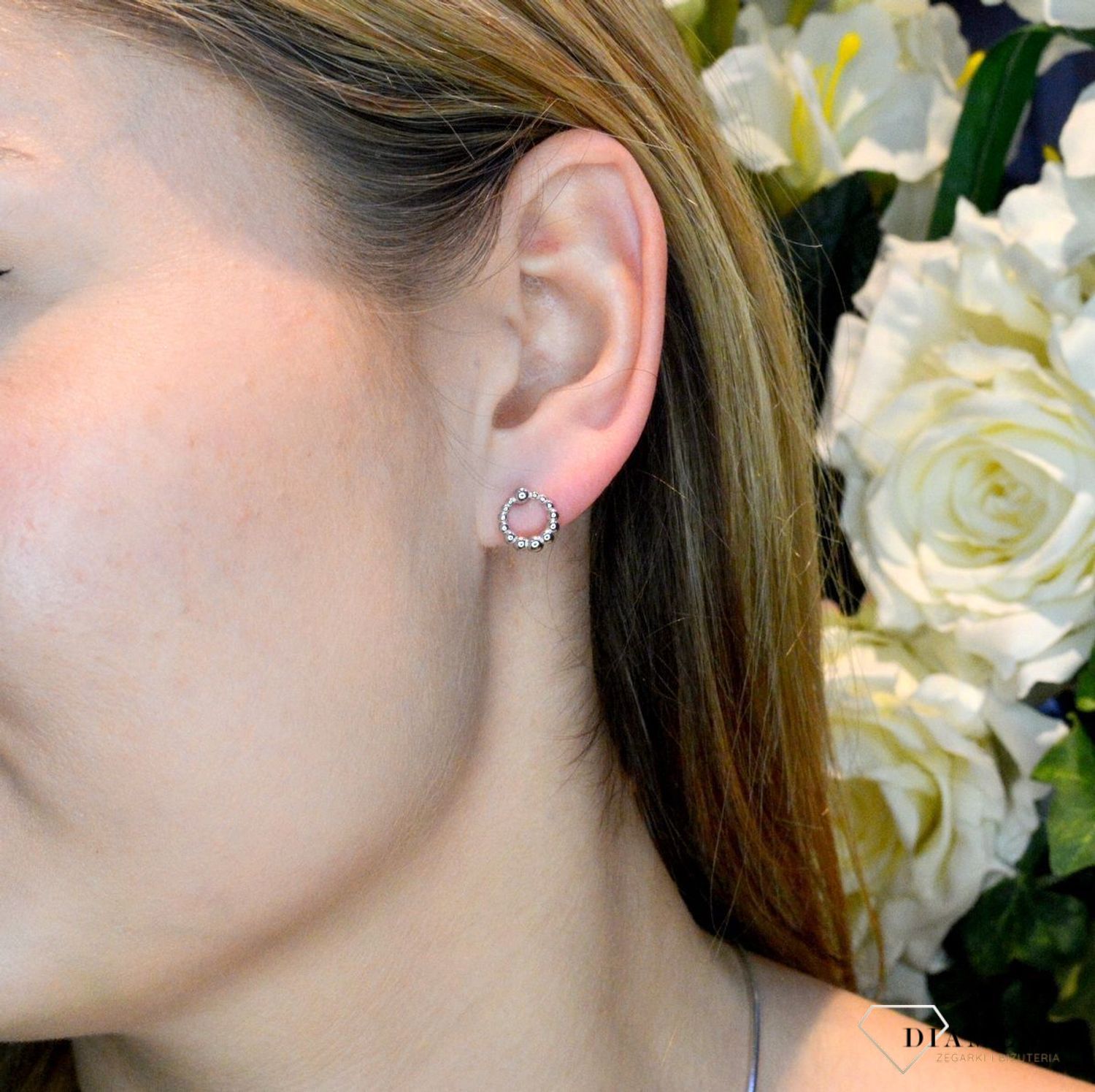 Kolczyki srebrne damskie kółeczka wkrętki 925 DIA-KLC-8972-925. Srebrne koła. Biżuteria to świetny pomysł na prezent. Srebrne kolczyki damskie kółka.Proste kolczyki. Kolczyki bez cyrkonii. Kółka we wzorek..jpg