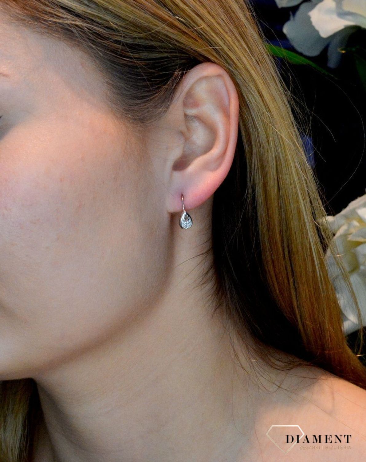 Srebrne kolczyki eleganckie łezki na bigiel 925 DIA-KLC-8973-925.  Dziecięce kolczyki. Delikatne kolczyki. Proste kolczyki damskie. Krótkie kolczyki na bigiel . Modna biżuteria..jpg