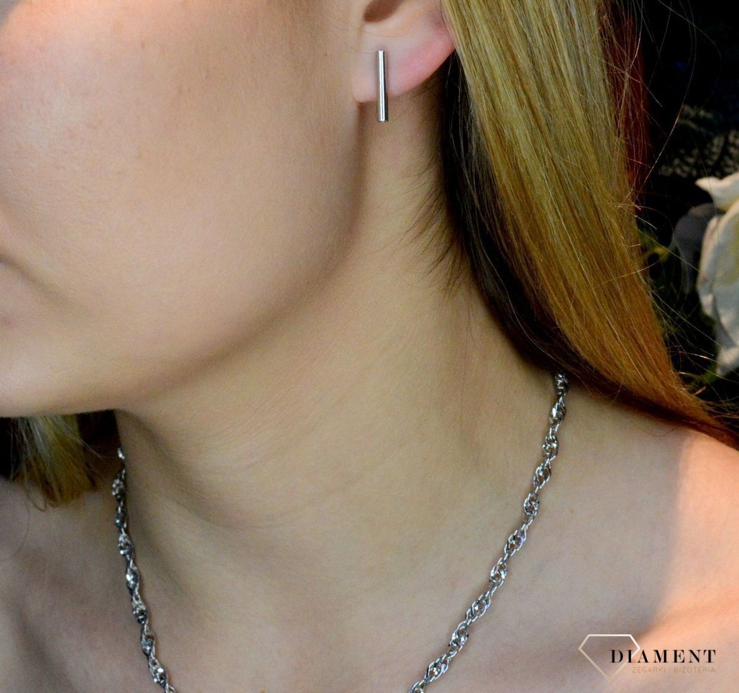 Srebrne kolczyki damskie patyczki 925 DIA-KLC-8975-925. Proste srebrne kolczyk. Kolczyki proste.  Kolczyki na prezent. Kolczyki na dzień mamy.  Modna biżuteria. Dla mamy. Kobieca biżuteria. Elegancka biżuteria na co dzień..jpg