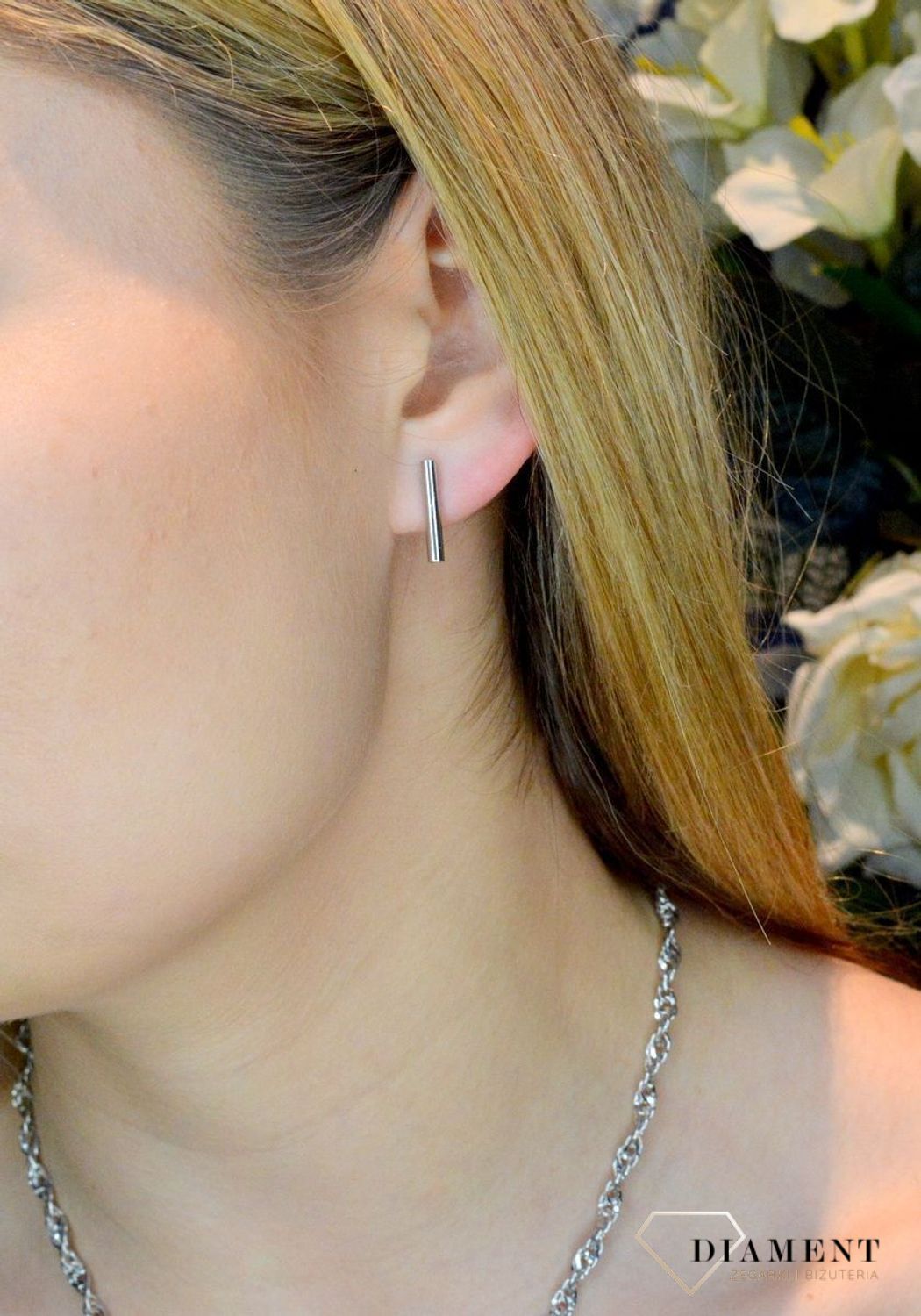 Srebrne kolczyki damskie patyczki 925 DIA-KLC-8975-925. Proste srebrne kolczyk. Kolczyki proste.  Kolczyki na prezent. Kolczyki na dzień mamy.  Modna biżuteria. Dla mamy. Kobieca biżuteria. Elegancka biżuteria na co dzień..jpg