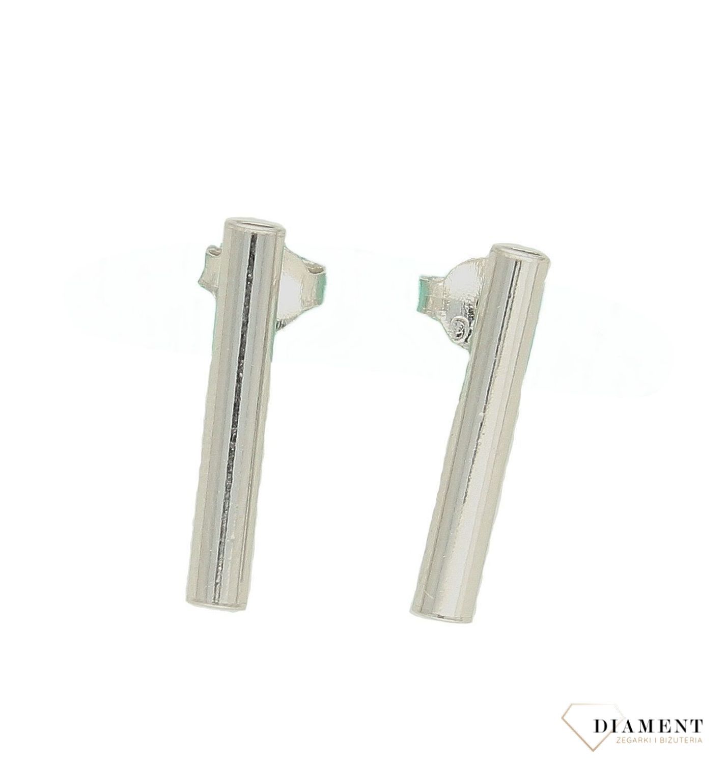 Srebrne kolczyki damskie patyczki 925 DIA-KLC-8975-925. Proste srebrne kolczyk. Kolczyki proste.  Kolczyki na prezent. Kolczyki na dzień mamy.  Modna biżuteria. Dla mamy. Kobieca biżuteria. Elegancka biżuteria na co dzień..jpg