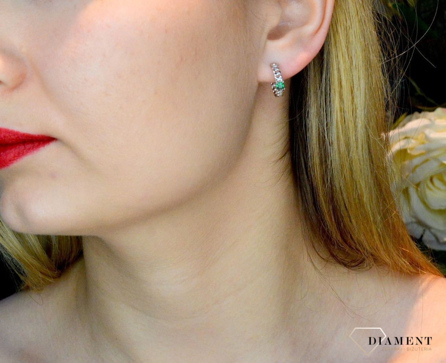 Srebrne kolczyki koła ogniwka z zieloną cyrkonią DIA-KLC-8976-925. Srebrne koła. Biżuteria to świetny pomysł na prezent. Srebrne kolczyki damskie kółka.Proste kolczyki. Kolczyki bez cyrkonii. Kółka we wzorek. Koła w ornamenty..jpg