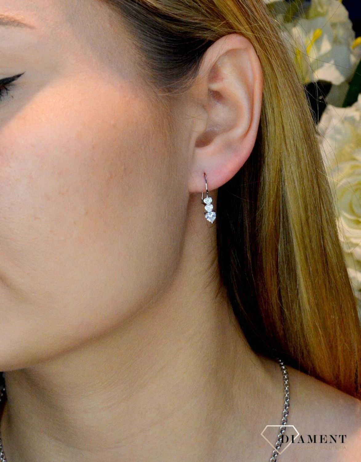 Srebrne kolczyki Potrójne serce bigiel 925 DIA-KLC-8981-925. Damskie kolczyki. Dziecięce kolczyki. Na prezent. Biżuteria na prezent. Delikatne koczyki srebrne. Dla mamy. Na dzien mamy. Kolczyki serca..jpg