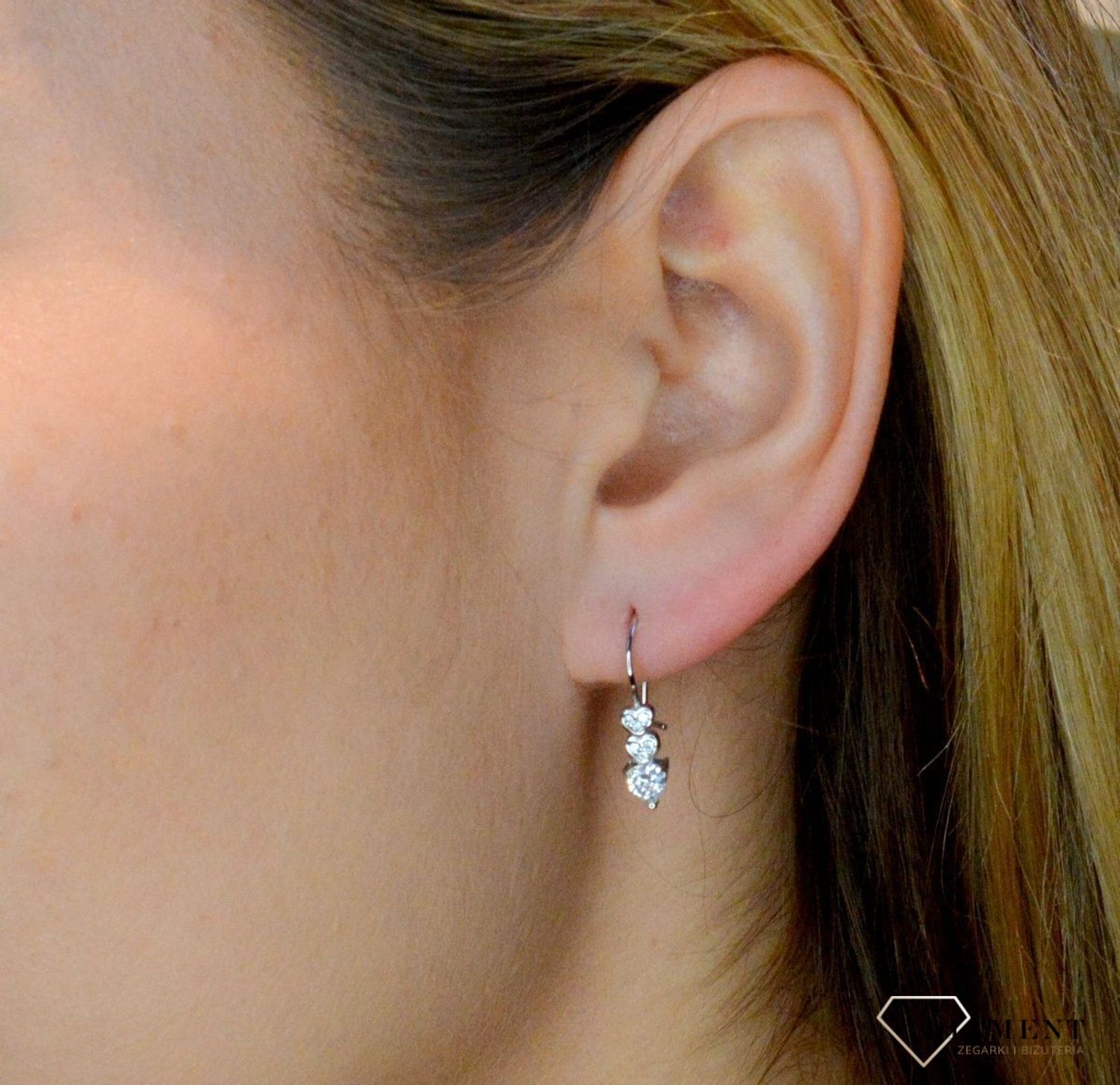 Srebrne kolczyki Potrójne serce bigiel 925 DIA-KLC-8981-925. Damskie kolczyki. Dziecięce kolczyki. Na prezent. Biżuteria na prezent. Delikatne koczyki srebrne. Dla mamy. Na dzien mamy. Kolczyki serca..jpg