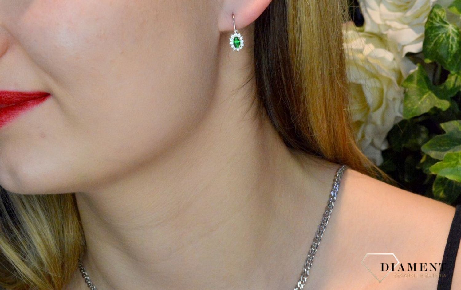 Srebrne kolczyki damskie zielona cyrkonia 925 DIA-KLC-8986-925. Klasyczne kolczyki. Zielone kolczyki. Dla mamy Na dzień matki. Prezent dla nastolatki. Dziecięce błyszczące kolczyki. zapięcie angielskie..jpg