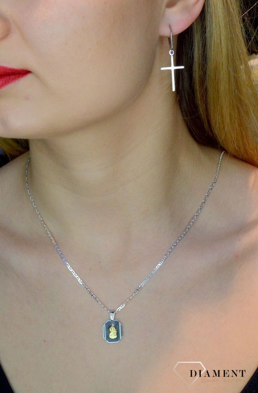 Srebrne kolczyki wiszące krzyże 925 DIA-KLC-8987-925.  Motyw lubiany przez blogerki z pewnością przypadnie do gustu każdej modnej kobiecie. Kolczyki krzyże. Insta kolczyki. Kolczyki blogerek. Modne kolczyki..jpg