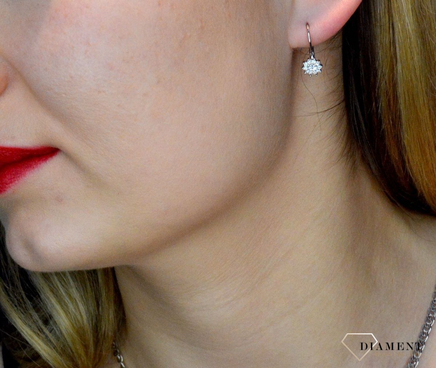 Srebrne kolczyki damskie klasyczna cyrkonia 925 DIA-KLC-8988-925. Delikatna biżuteria. Dla mamy. Na dzien matki. Kolczyki serca. Krótkie kolczyki. Kolczyki wygodne zapięcie angielskie. Minimalistyczne kolczyki. insta biżuteria.jpg