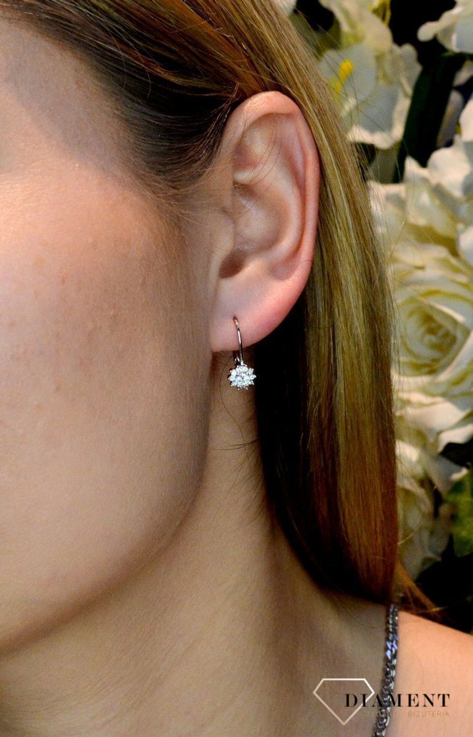 Srebrne kolczyki damskie klasyczna cyrkonia 925 DIA-KLC-8988-925. Delikatna biżuteria. Dla mamy. Na dzien matki. Kolczyki serca. Krótkie kolczyki. Kolczyki wygodne zapięcie angielskie. Minimalistyczne kolczyki. insta biżuteria.jpg