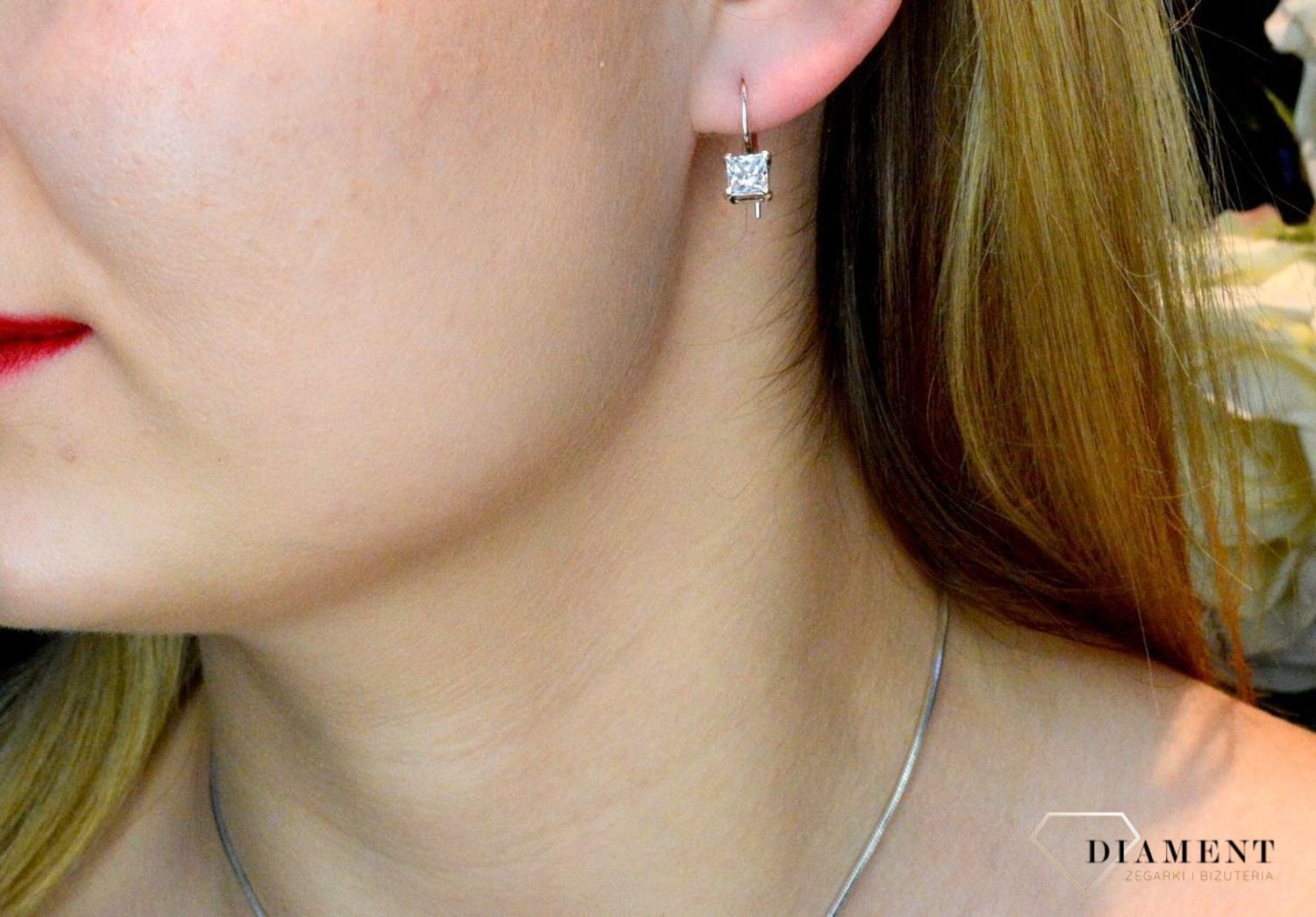 Srebrne damskie kolczyki Eleganckie klasyki bigiel 925 DIA-KLC-8991-925. Kolczyki na prezent. Kolczyki na dzień mamy. Kolczyki liście. Modna biżuteria. Dla mamy. Kobieca biżuteria. Elegancka biżuteria na co dzień..jpg