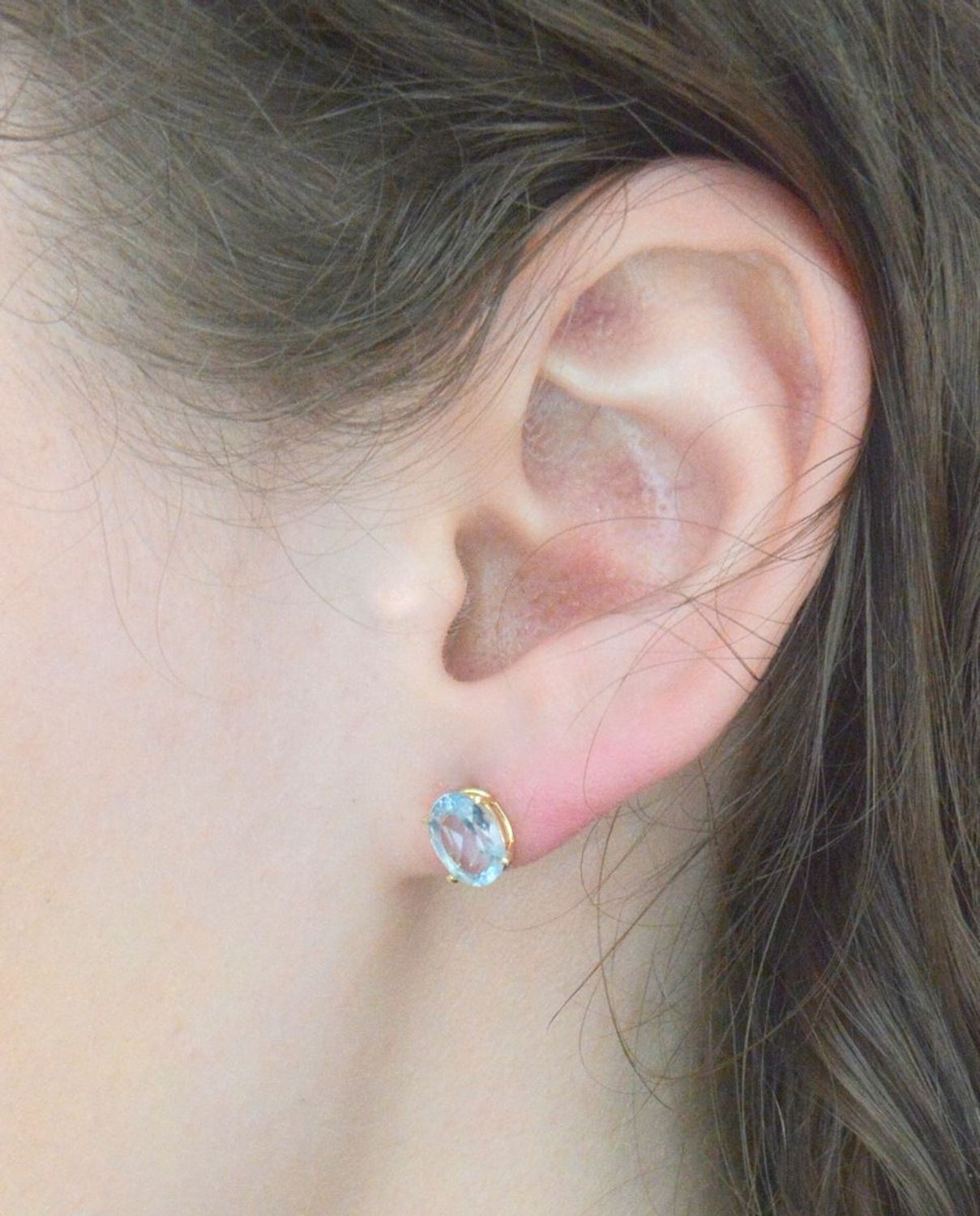 Złote kolczyki wkrętki z topazem, Topaz próba 585 DIA-KLC-9045-585. Kolczyki złote wkrętki . Kolczyki z topazami. Kolczyki z błękitnym kamieniem. 1.jpg