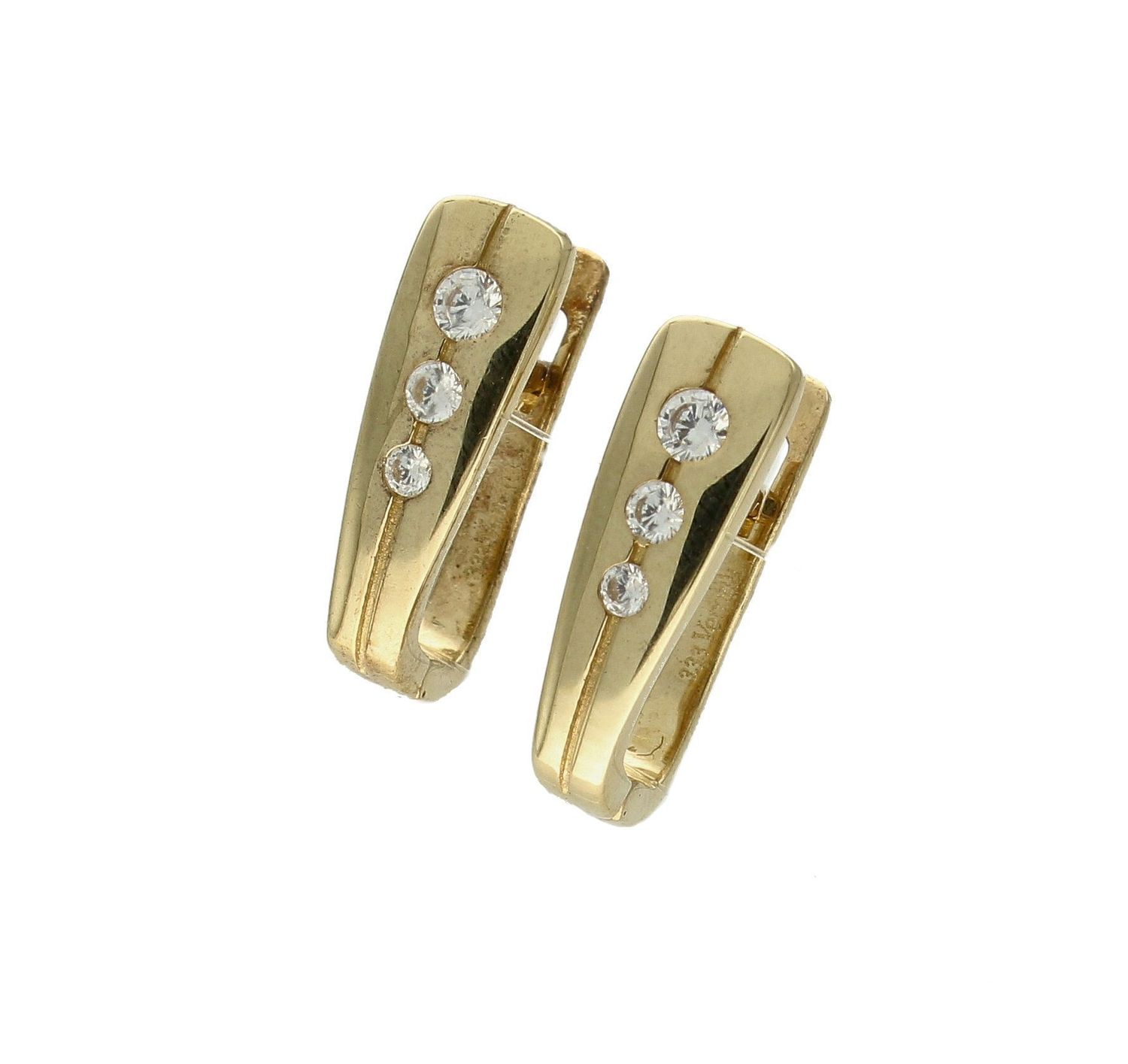 Złote kolczyki 333 ozdobione błyszczącą cyrkonią DIA-KLC-9061-333. Kolczyki to dodatek idealny dla kobiet w każdym wieku. Kolczyki zostały wykonane z złota próba 333 i posiadają wygodne zapięcie angielskie..jpg