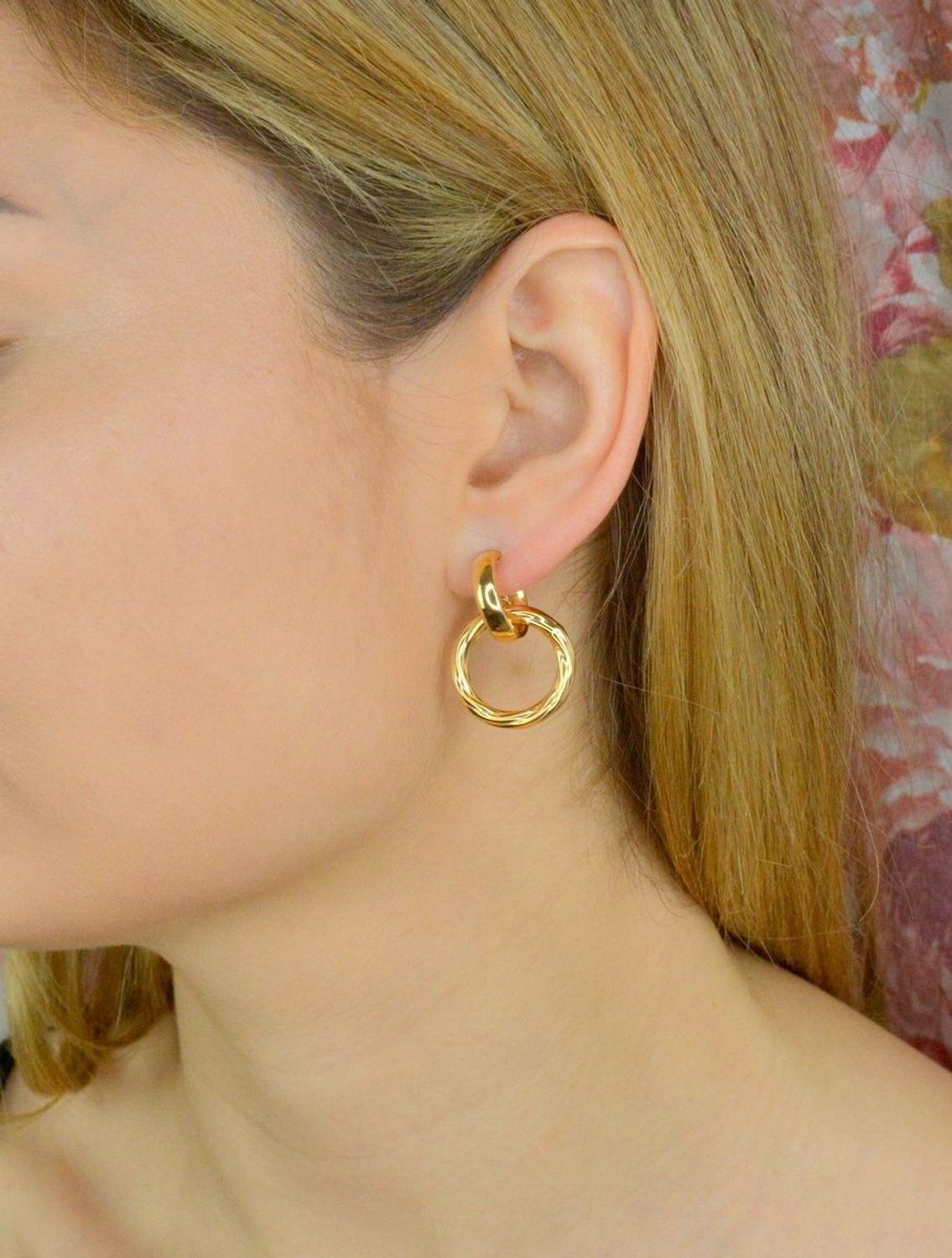 Srebrne kolczyki podwójne kołeczka pokryte złotem DIA-KLC-9086-925. Całość wykonana z najwyższej jakości srebra próby 925 w pozłoceniu. Biżuteria to świetny pomysł na prezent. Srebrne kolczyki o bardzo efektownym modelu..jpg