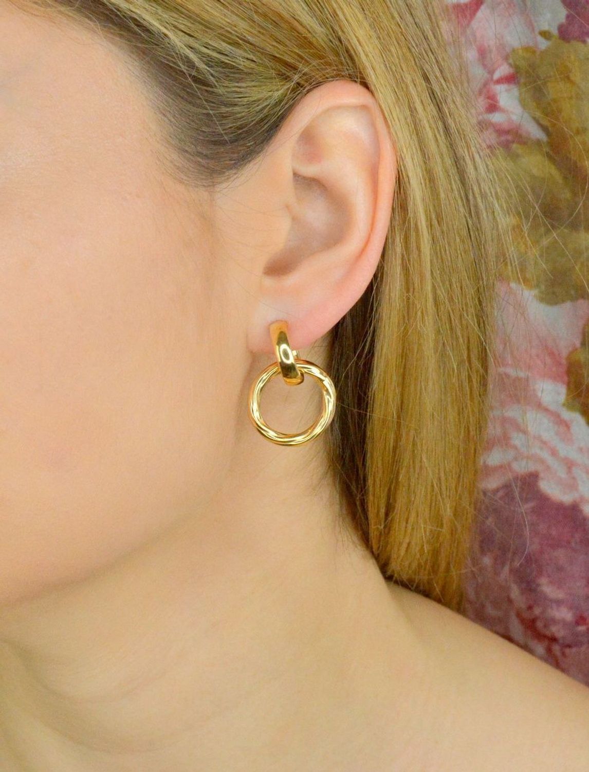 Srebrne kolczyki podwójne kołeczka pokryte złotem DIA-KLC-9086-925. Całość wykonana z najwyższej jakości srebra próby 925 w pozłoceniu. Biżuteria to świetny pomysł na prezent. Srebrne kolczyki o bardzo efektownym modelu..jpg