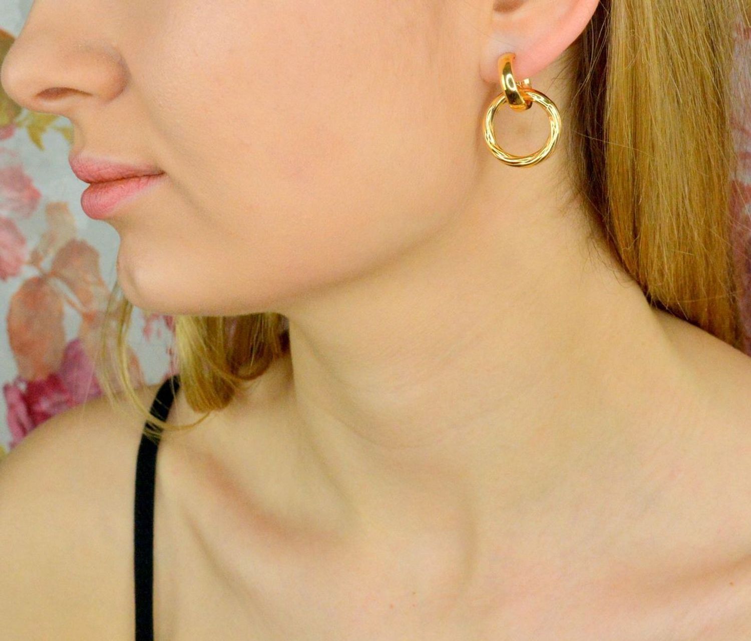 Srebrne kolczyki podwójne kołeczka pokryte złotem DIA-KLC-9086-925. Całość wykonana z najwyższej jakości srebra próby 925 w pozłoceniu. Biżuteria to świetny pomysł na prezent. Srebrne kolczyki o bardzo efektownym modelu..jpg