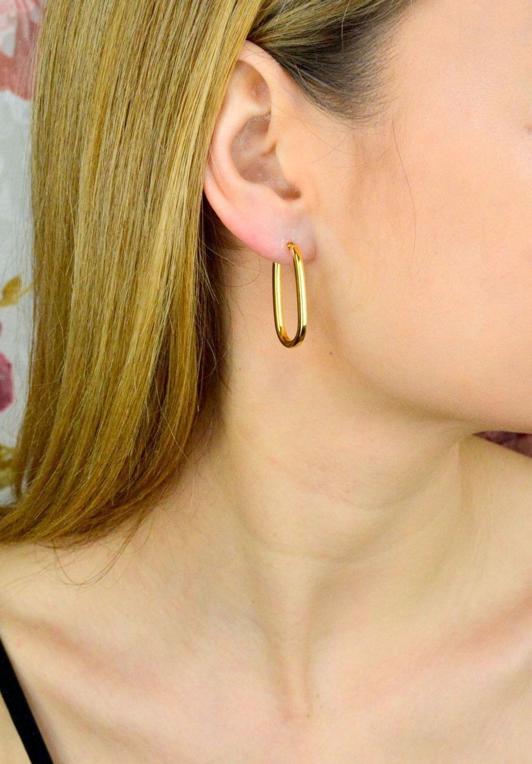 Srebrne kolczyki o owalnym kształcie pokryte złotem DIA-KLC-9088Z-925.  Kolczyki owalne podłużne dodają blasku. Piękne kolczyki z wygodnym zapięciem na zatrzask to doskonała propozycja dla osób szukających klasyki w nowym wyda.jpg