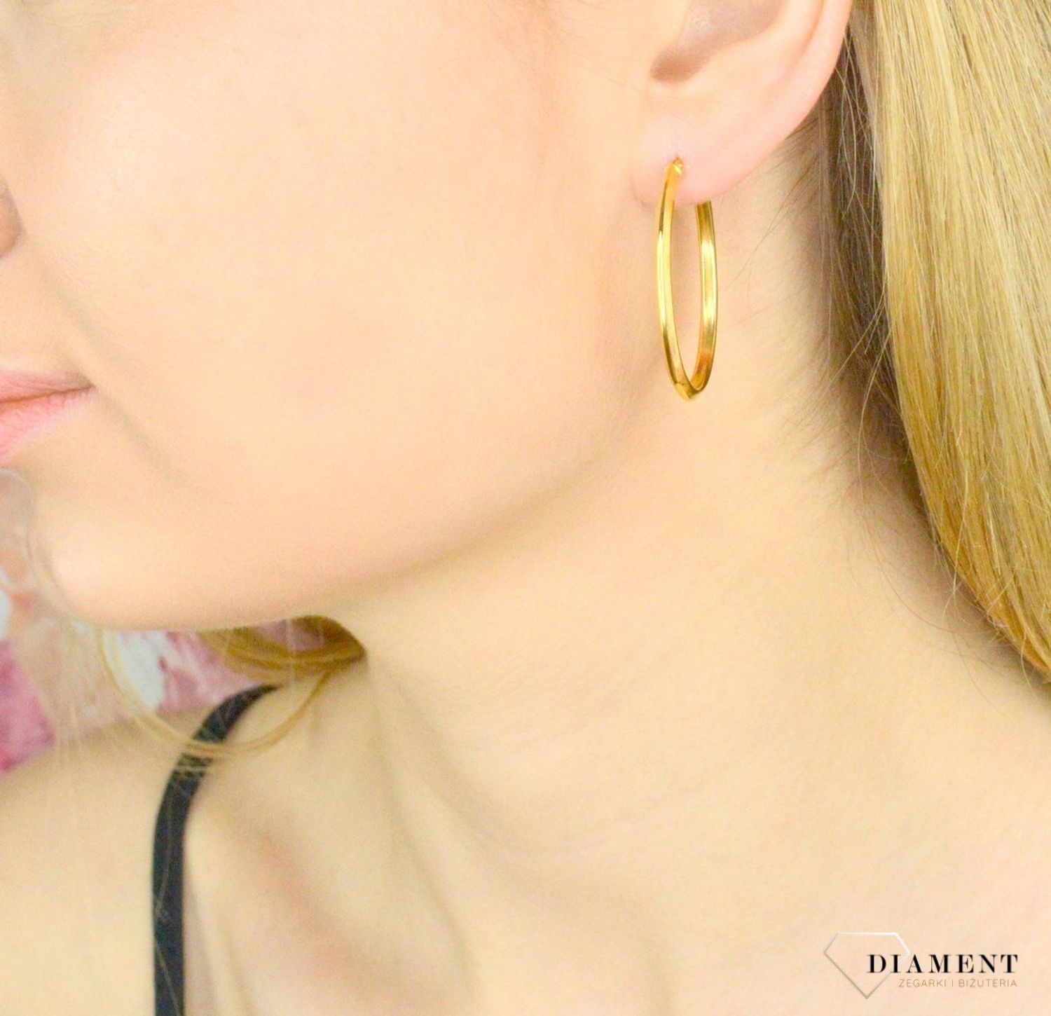 Srebrne kolczyki duże owalne pokryte złotem DIA-KLC-9090-925.  Kolczyki o kształcie owalnym. Piękne kolczyki z wygodnym zapięciem na zatrzask to doskonała propozycja dla osób szukających klasyki w nowym wydaniu..jpg