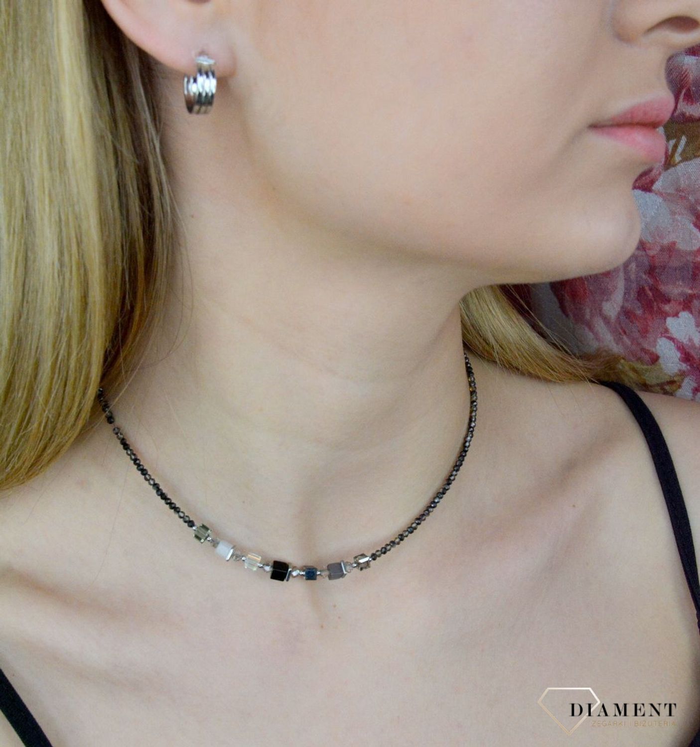 Srebrne kolczyki damskie potrójne 12mm DIA-KLC-9093-925. Piękne kolczyki z wygodnym zapięciem na zatrzask to doskonała propozycja dla osób szukających klasyki w nowym wydaniu. Całość wykonana z najwyższej jakości srebra próby 925.jpg