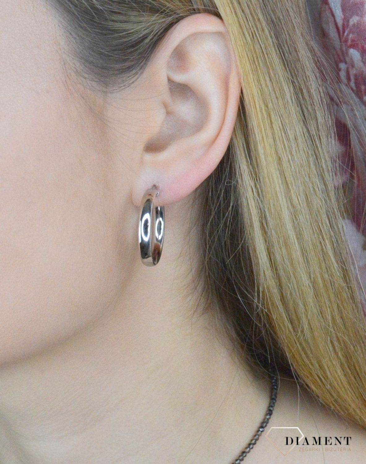 Srebrne kolczyki damskie kółka gładkie DIA-KLC-9094-925. Biżuteria to świetny pomysł na prezent. Srebrne kolczyki o bardzo prostym modelu, a jednocześnie niezwykle efektowne. Kolczyki kółka na prezent..jpg