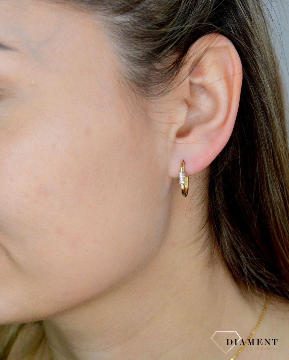 Złote kolczyki 585 o podłużnym kształcie z cyrkoniami DIA-KLC-9359-585.jpg