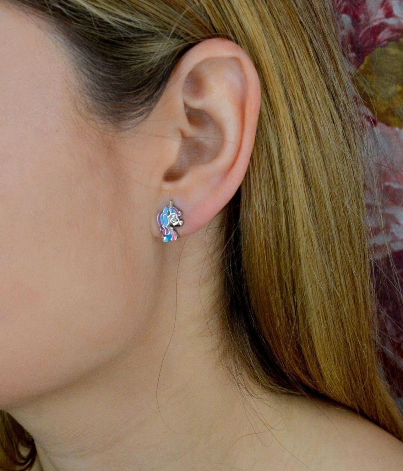 Srebrne kolczyki dla dziewczynki pieski ''Kolorowe pudelki' DIA-KLC-9375-925. Śliczne kolczyki z dziecięcej kolekcji w kształcie piesków rasy pudelek. Kolczyki wykonane z najwyższej jakości srebra próby 925. Kolczyki zostały o.jpg