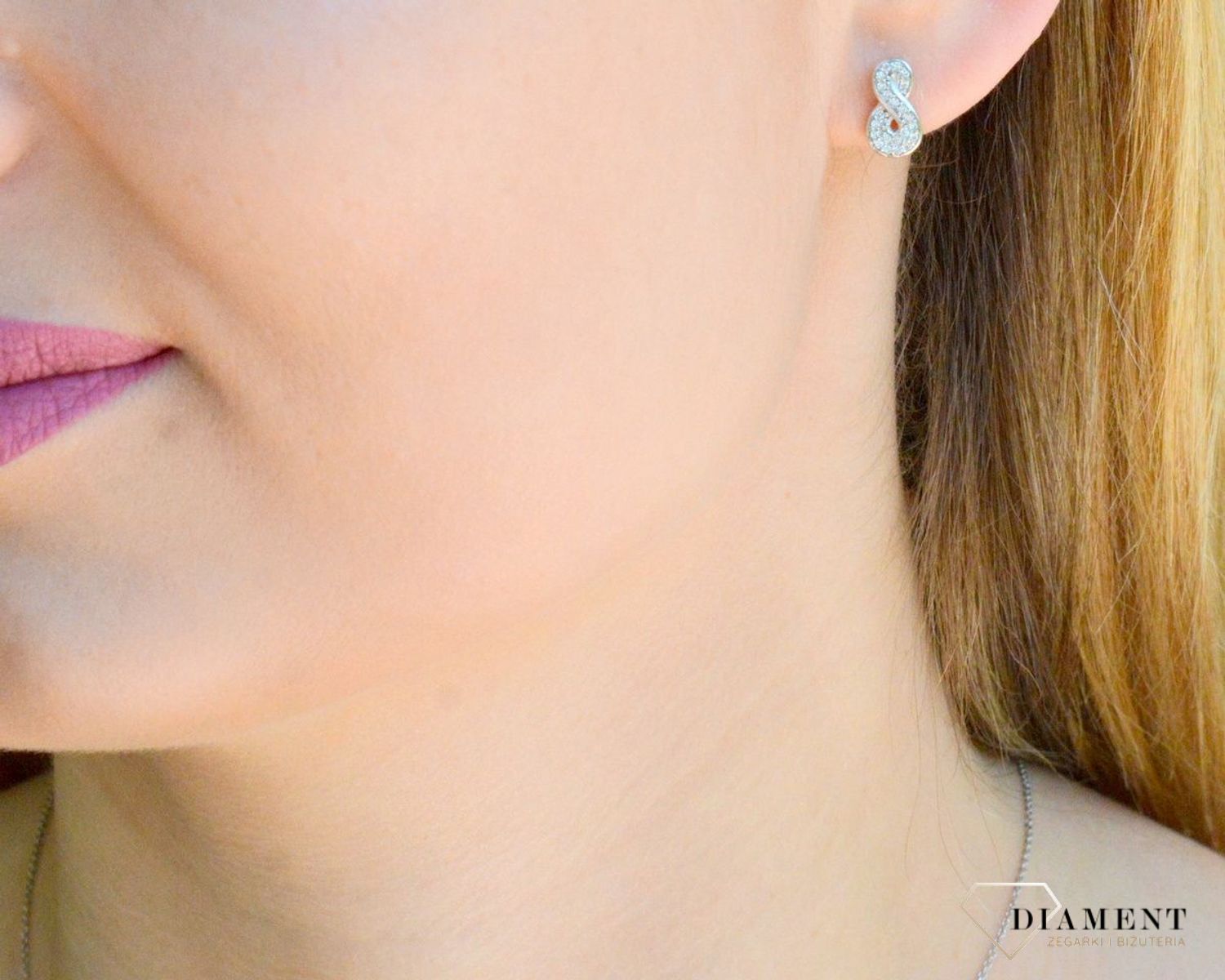 Kolczyki srebrne znak nieskończoności wkrętki DIA-KLC-9418-925. Kolczyki z modnym motywem jakim jest znak nieskończoności to dos.jpg