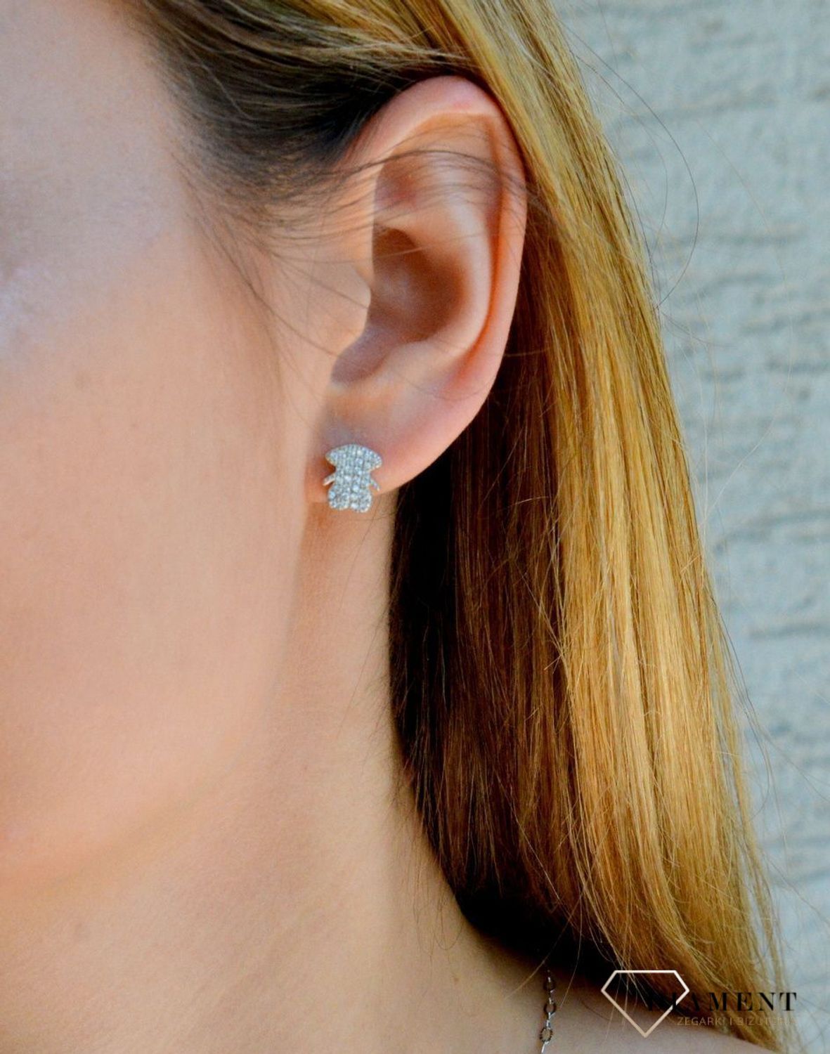 Srebrne kolczyki damskie ludzik z cyrkonii wkrętki DIA-KLC-9419-925d.jpg