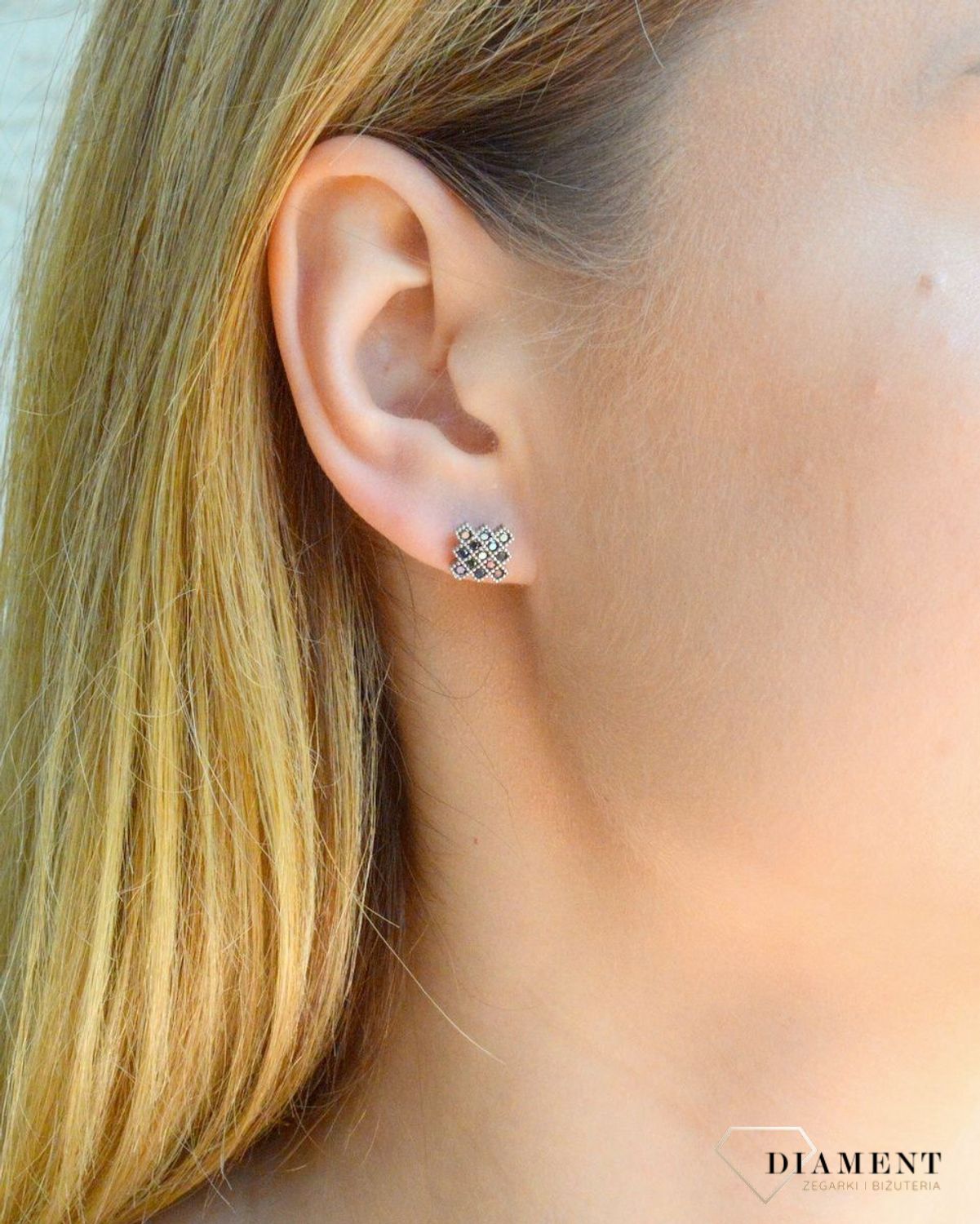 Srebrne kolczyki kwadraciki z czarnymi cyrkoniami DIA-KLC-9428-925d.jpg